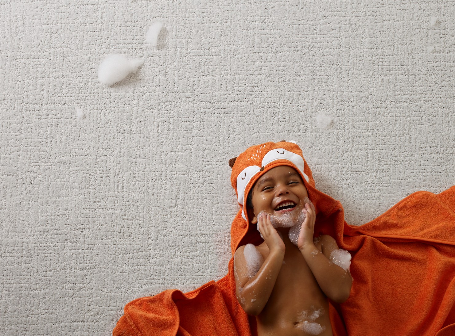 Kid enjoying with soap foam | Big Bob's Flooring Outlet Yuma